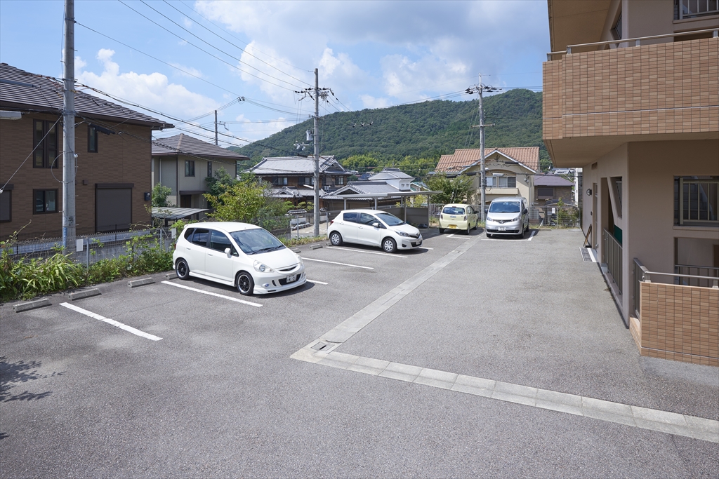 【パーキンソン病専門住宅】スーパー・コート神戸北の駐車場完備