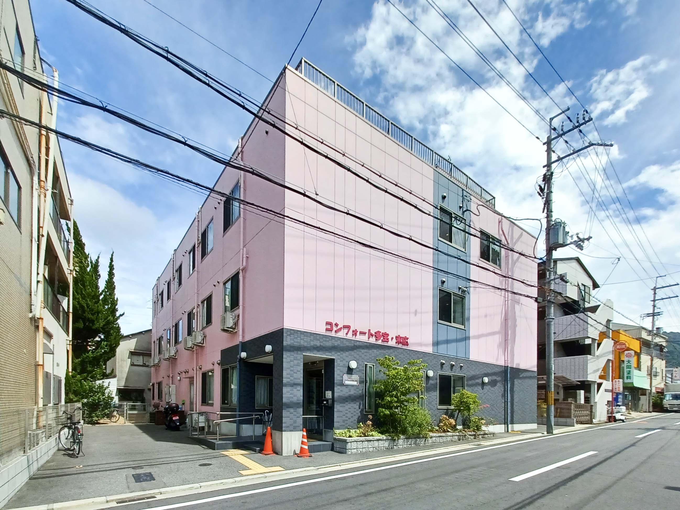 近鉄奈良線「瓢箪山駅」から徒歩約10分のアクセス良好な施設！