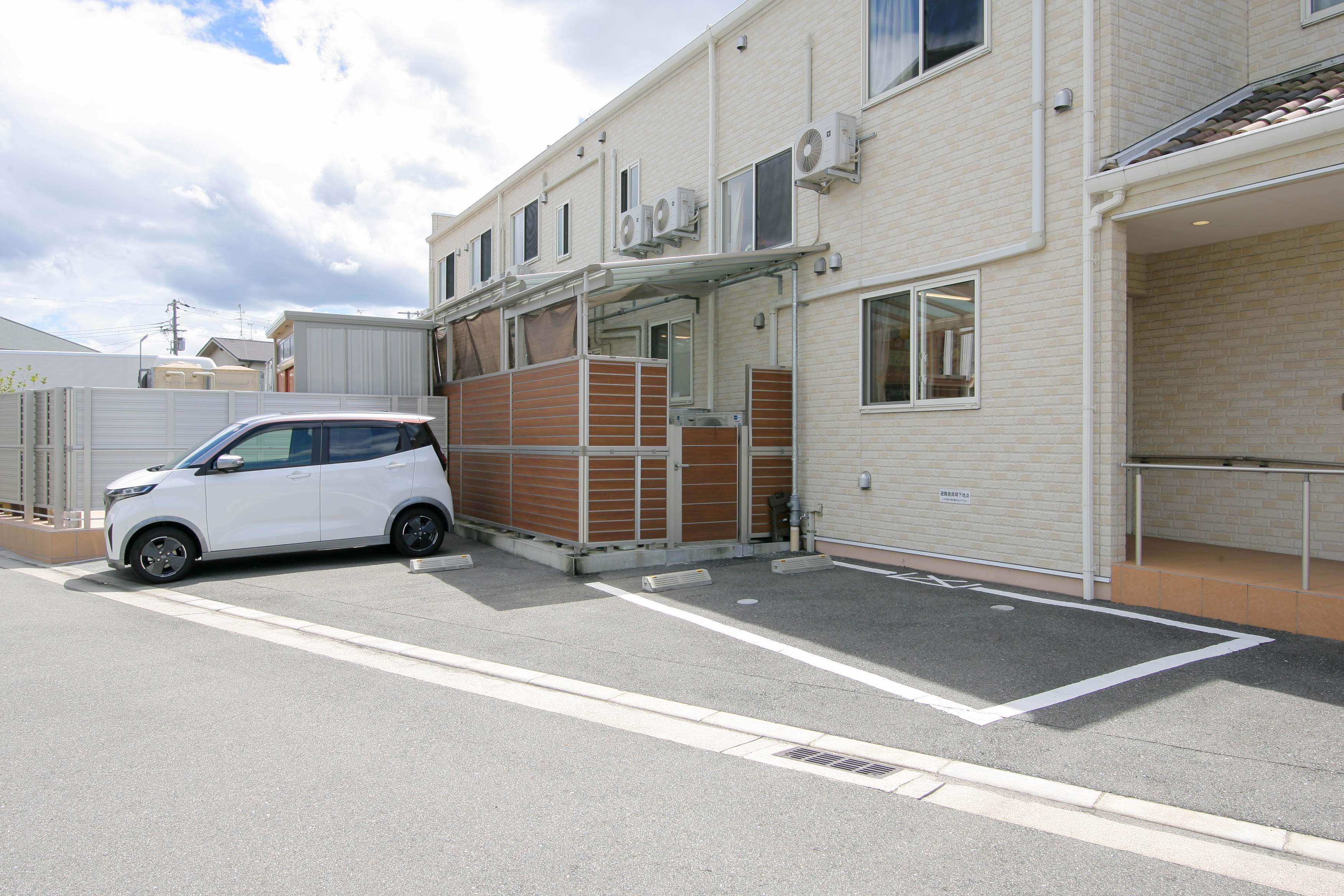 なごみの家川田の駐車場完備