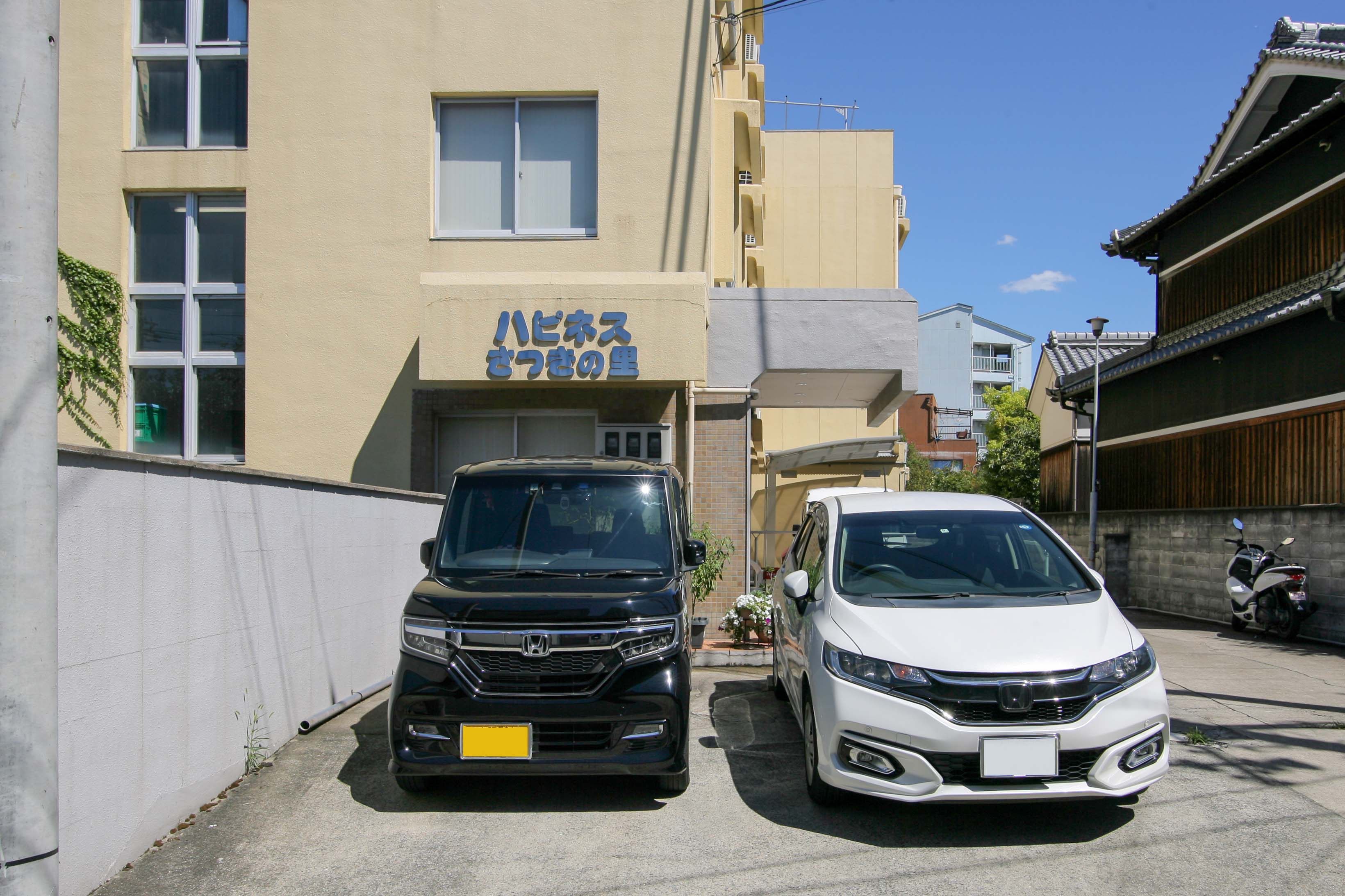 ハピネスさつきの里の駐車場完備