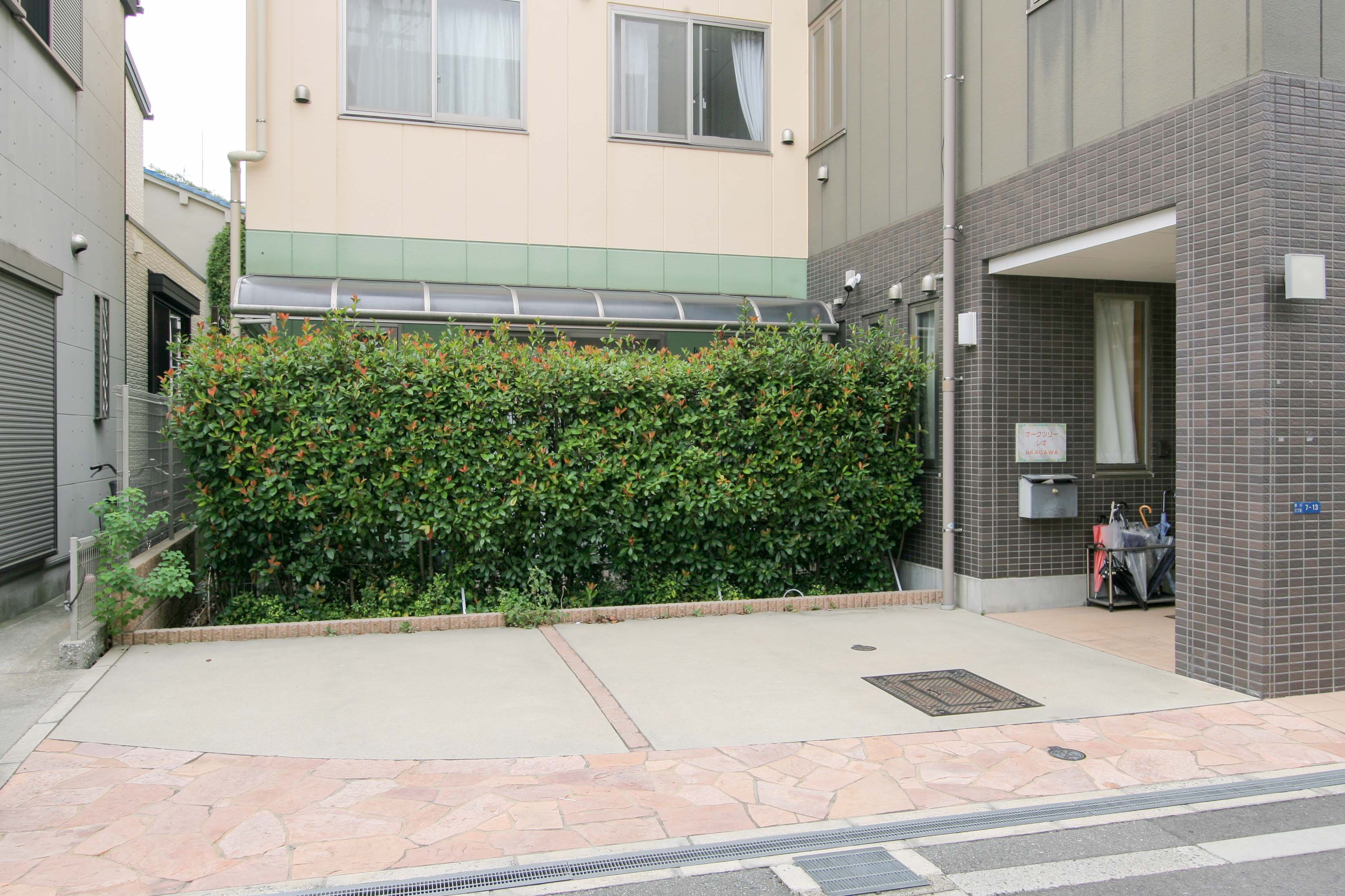 オークツリー・レオAKAGAWAの駐車場完備