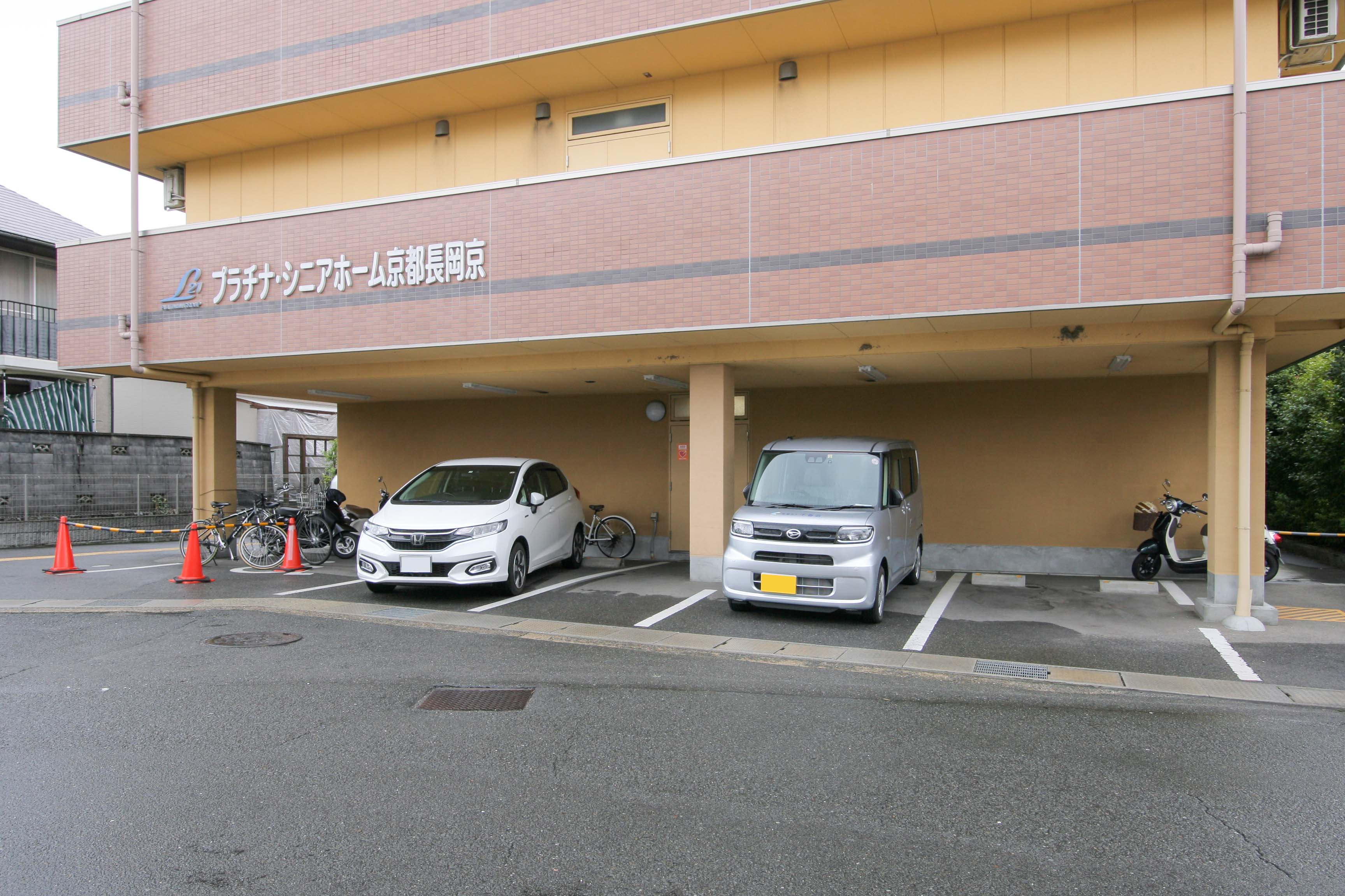 プラチナ・シニアホーム京都長岡京の駐車場完備