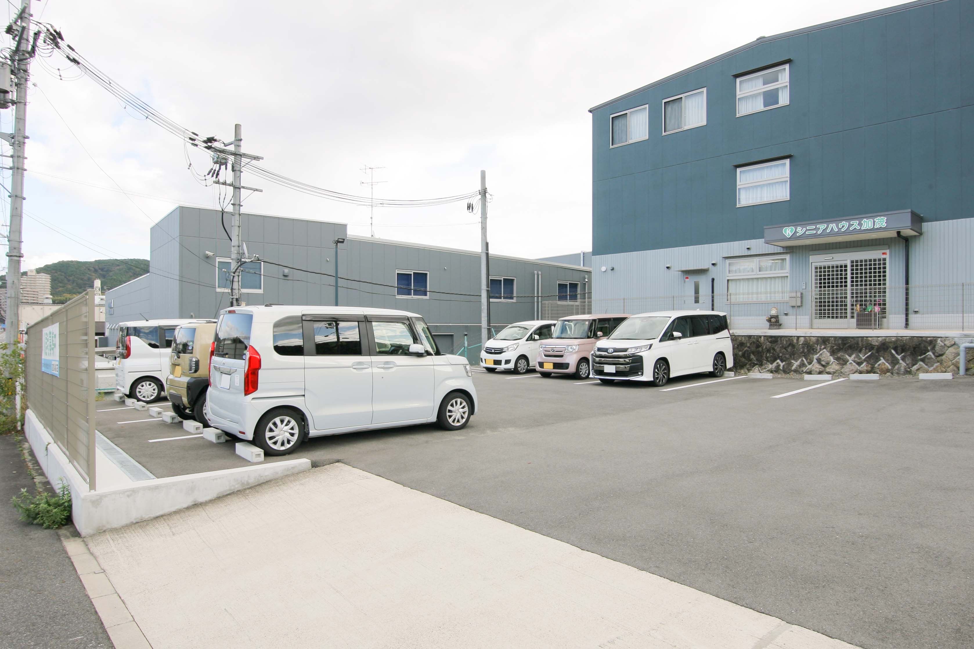 シニアハウス加茂の玄関