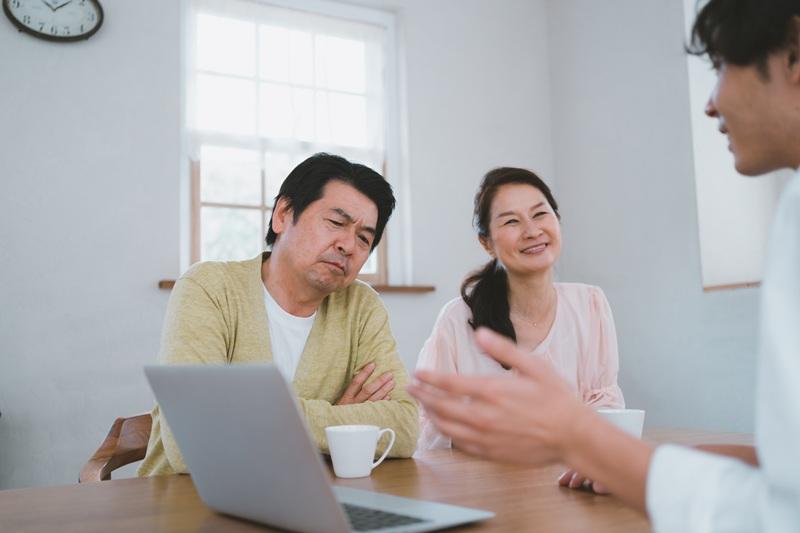 悪質業者に注意!優良な老人ホーム紹介センターの見分け方