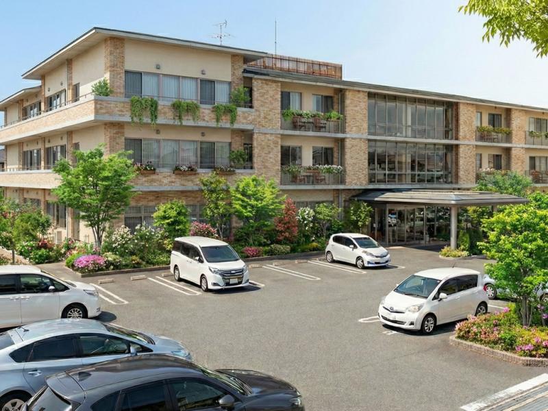 【老人ホームの立地】駅近vs郊外どっちが正解?費用や面会頻度から考える選び方の優先順位