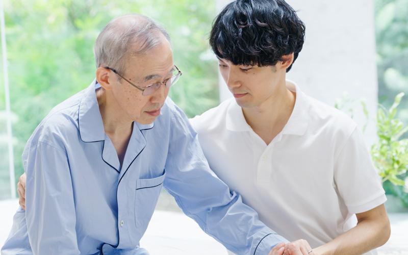 老人ホーム入居中に病気が悪化したらどうなる?医療連携の仕組みと退去要件を解説