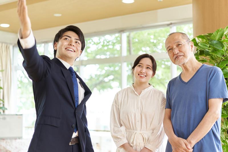 老人ホームの見学同行は必要?プロが一緒に行くことで「見抜ける」ポイント