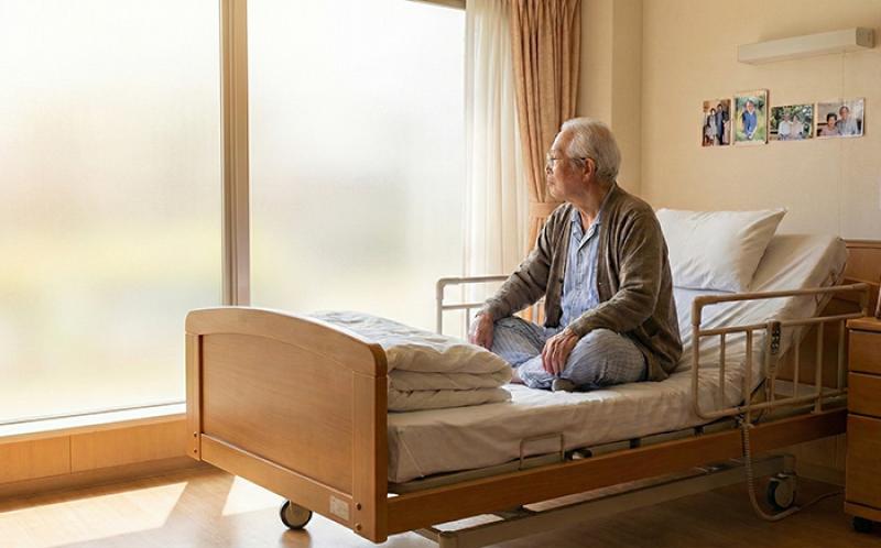 認知症で「やる気がない」のはなぜ?無気力(アパシー)とうつの見分け方と対応策