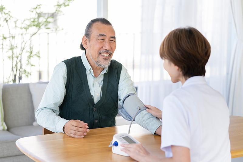 【インスリンと老人ホーム】自己注射ができない場合の対策と施設選びのポイント