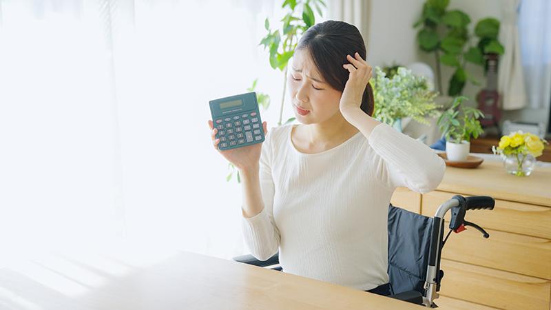 【遠距離介護】の負担を減らすコツと限界のサイン|交通費の節約術から施設入居・呼び寄せまで