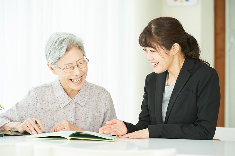 【医療費控除】老人ホームの費用は対象になる?対象サービスと手続きの基本を解説