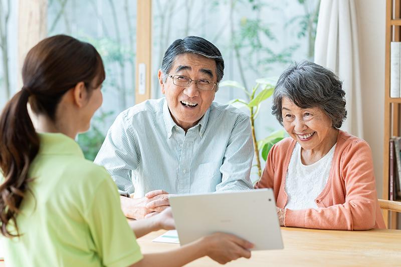 【介護保険料】なぜ高い?仕組みや計算方法、払えない時の減免制度と滞納ペナルティを徹底解説