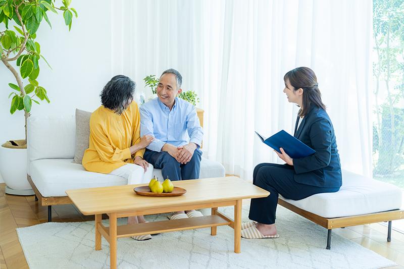 介護保険と障害者手帳の併用はできる?65歳からの優先順位とサービスの違いを徹底解説