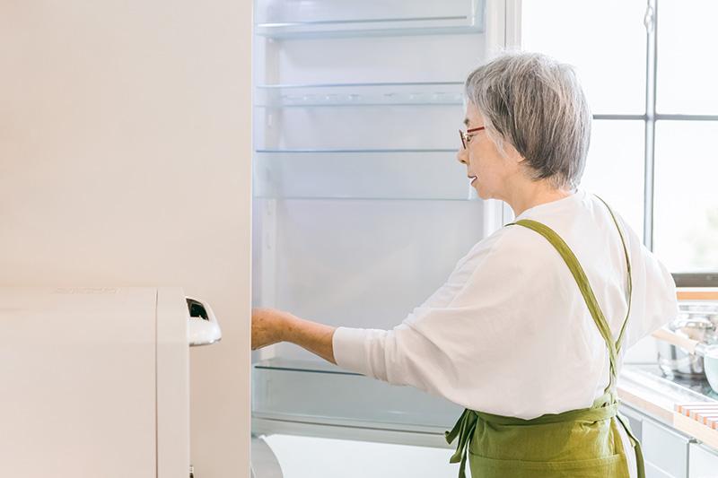 老人ホームに冷蔵庫は持ち込める?必要な人・不要な人、サイズ/電気代/代替案
