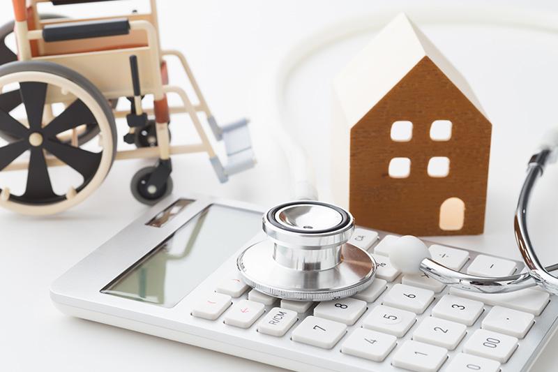 老人ホームでの追加費用とは?月額以外にかかる費用|医療費・日用品・レク費・理美容など