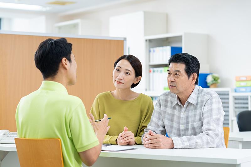 住宅型有料老人ホームの問題点とは?7つのデメリットと対策を解説